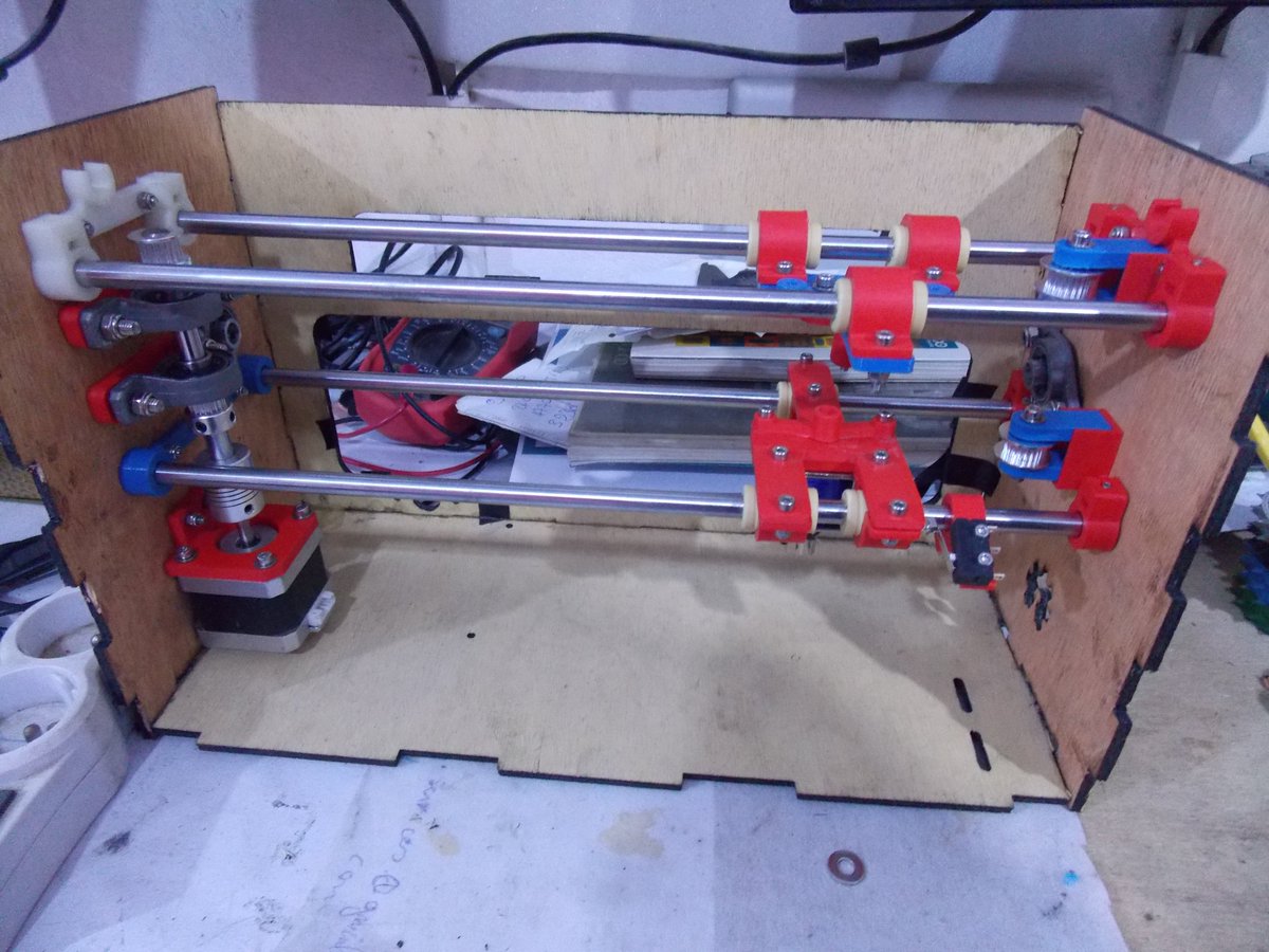 senfablab's tweet photo. @braillerapsp. L'assemblage se poursuit avec la participation de nos stagiaires, nous avons terminé l'impression des pièces manquantes et la découpe du support. La partie mécanique est presque terminée, ce samedi nous allons démarrer la partie électrique @HumanlabA #kebetu #Dakar https://t.co/RRPQGoRCbK