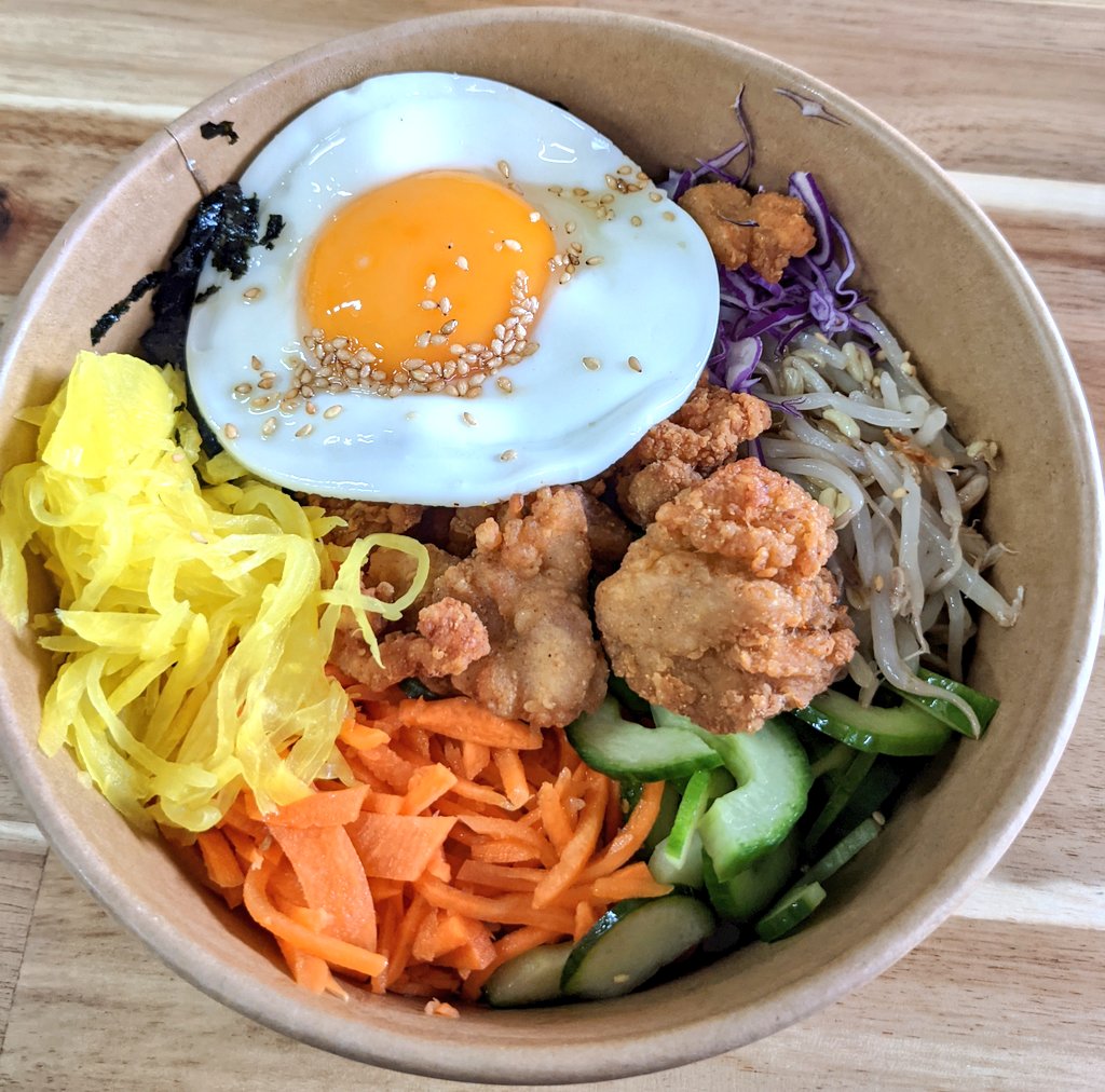 confettialready's tweet photo. When your food looks Final Fantasy level good 🤤😍 #shinyegg 🍳 https://t.co/vTADMJr3lQ