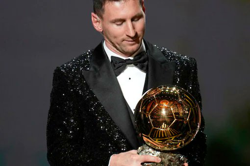 news18dotcom's tweet photo. #HappybirthdayMessi | Lionel Messi Turns 35: Here are Argentine Football Legend's Records Proving he is the 'GOAT' ⬇️

#Messi𓃵 

https://t.co/Ub2tcFdMEi https://t.co/6CZp8DGPN8