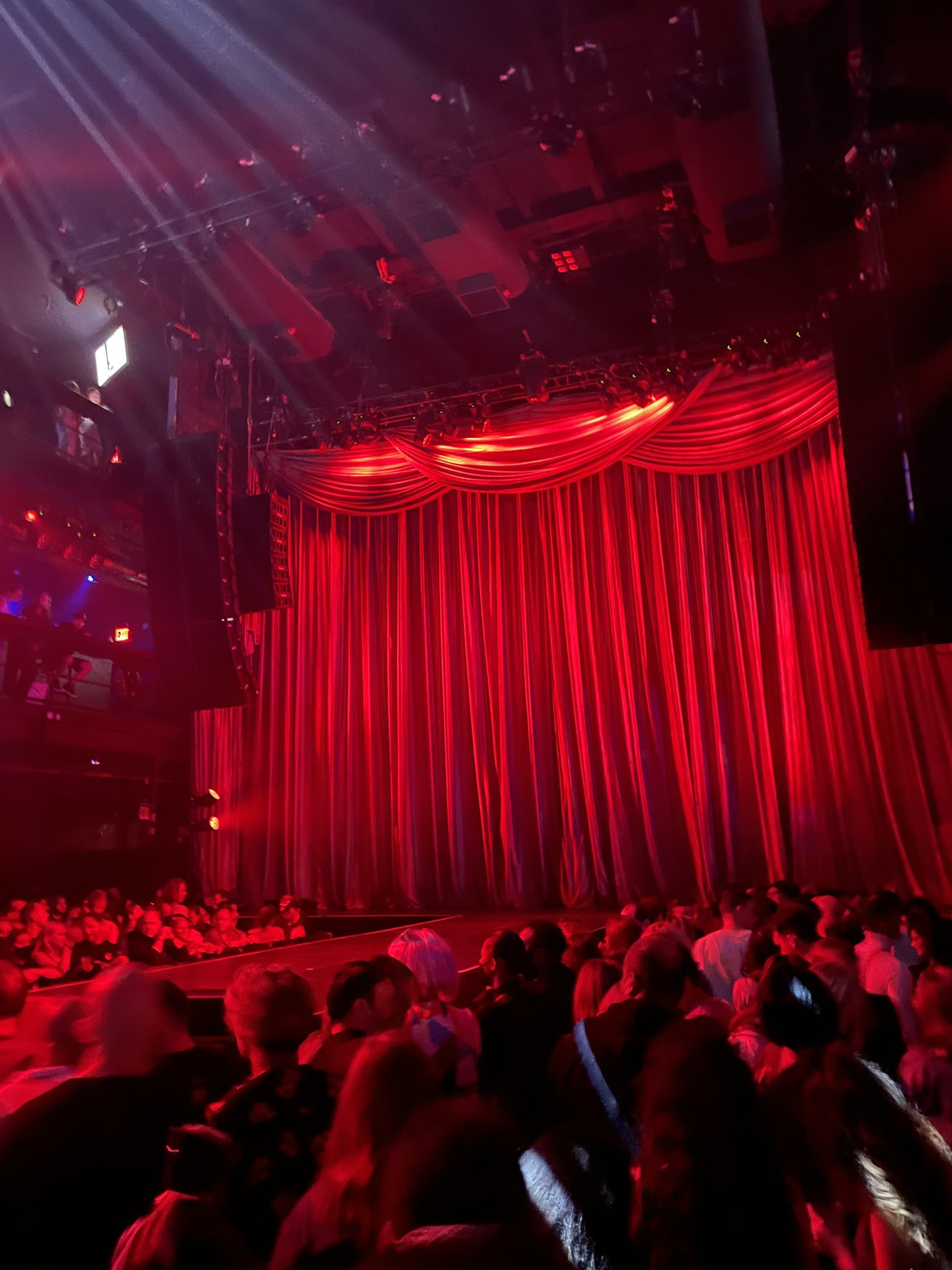 Amanda Lewis / Twitter