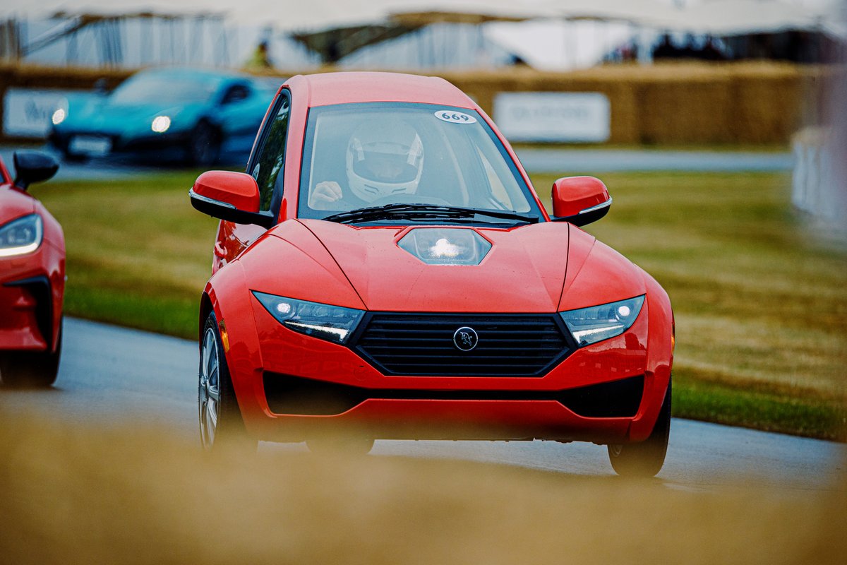 SOLO_Automotive's tweet photo. Three wheels have landed in UK! Find us on Electric Avenue at @FOSGoodwood!
#DriveSOLO @GoodwoodRRC #FOS https://t.co/bZzMoSvFEo