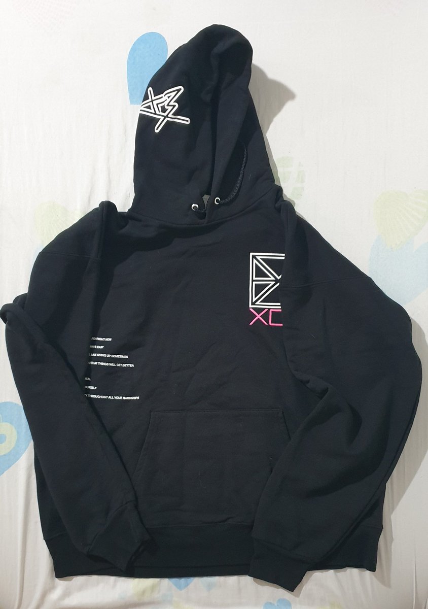 here4_7's tweet photo. WTS | LFB PH

GOT7 Mark Represent XC3 Hoodie (w/freebies)

💵 3,200php only (Got it for 3500+)
10/10 condition
(only checked the size and cleaned for disinfecting)

rfs: size is too big
✅shopee,gogo 
mop: gcash/bpi 

Reply/dm if interested! 

tags: xc3 represent got7 mark tuan https://t.co/Way0JefExL