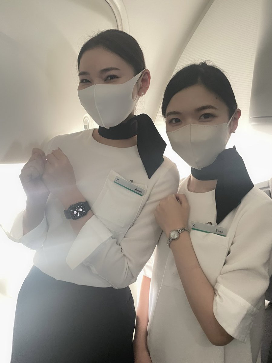 お客 客室乗務員 が仕事のときに 身につけている時計は❓⌚️ ＼ #ZIPAIR