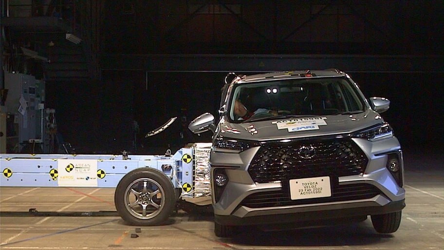 Autocosmos's tweet photo. ๐๐๐ฎ๐ป๐๐ฎ obtiene 5 estrellas en las pruebas de impacto de #ASEANCAP ๐ aunque esta calificaciรณn no aplica a la @ToyotaMex ๐๐๐ฎ๐ป๐๐ฎ que se vende en #Mรฉxico โน๏ธ sino a la unidad ๐๐๐ฎ๐ป๐๐ฎ ๐ฉ๐ฒ๐น๐ผ๐ producida en Indonesia ๐ conoce mรกs detalles ๐https://t.co/xEoRbjMC60 https://t.co/i4P22rsIkD