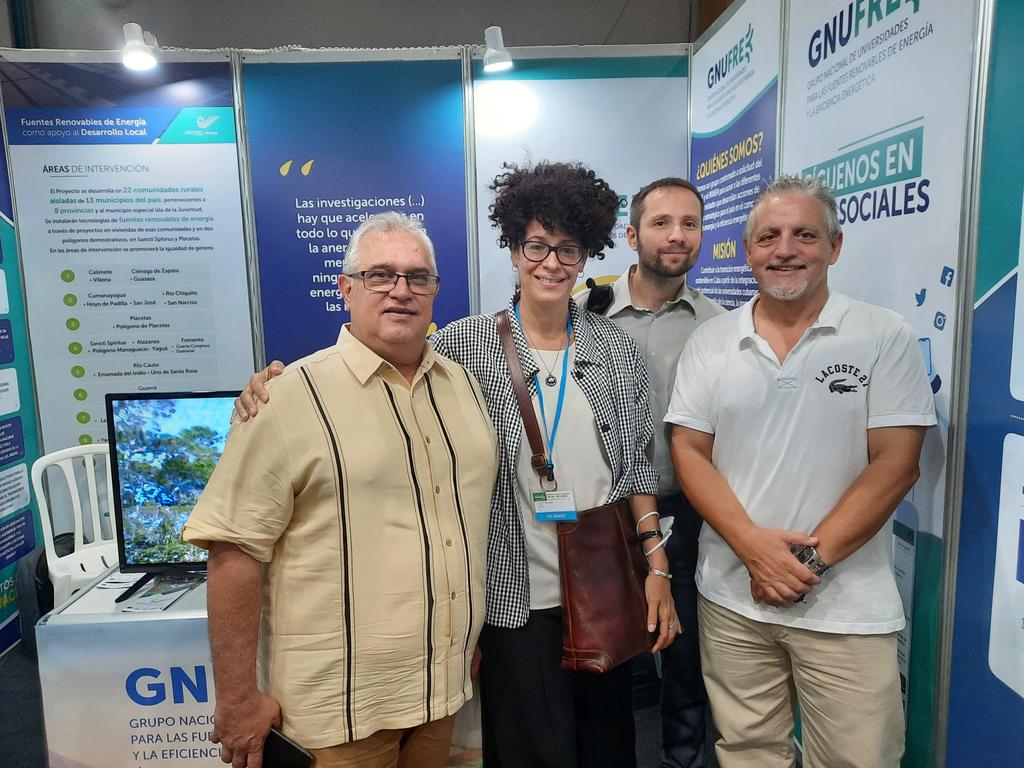 2do día de #FeriaDeEnergíasRenovables. Intenso intercambio con varios sectores. Nos encontramos con <a href="/LuisCarlosGngo2/">Luis Carlos Góngora</a> y colegas franceses para hablar de transición energética y desarrollo local <a href="/FundacionUH/">Fundación Universitaria de Innovación y Desarrollo</a>.