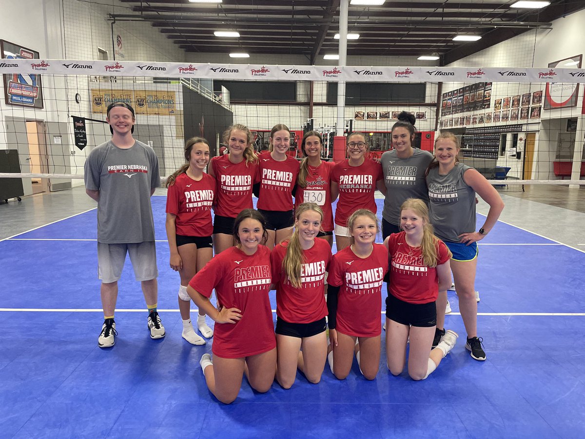 premier14black's tweet photo. We wrapped up our last practice tonight with this talented @Premier_VB 14 Black crew! We’re READY to take on Nationals in Indy in T-4 days! We recreated our tryout pic(minus Kaye but we cropped her in!) to commemorate our growth over the season❤️🏐 #gopremiervb #intentiposication https://t.co/KcySVZTlK3