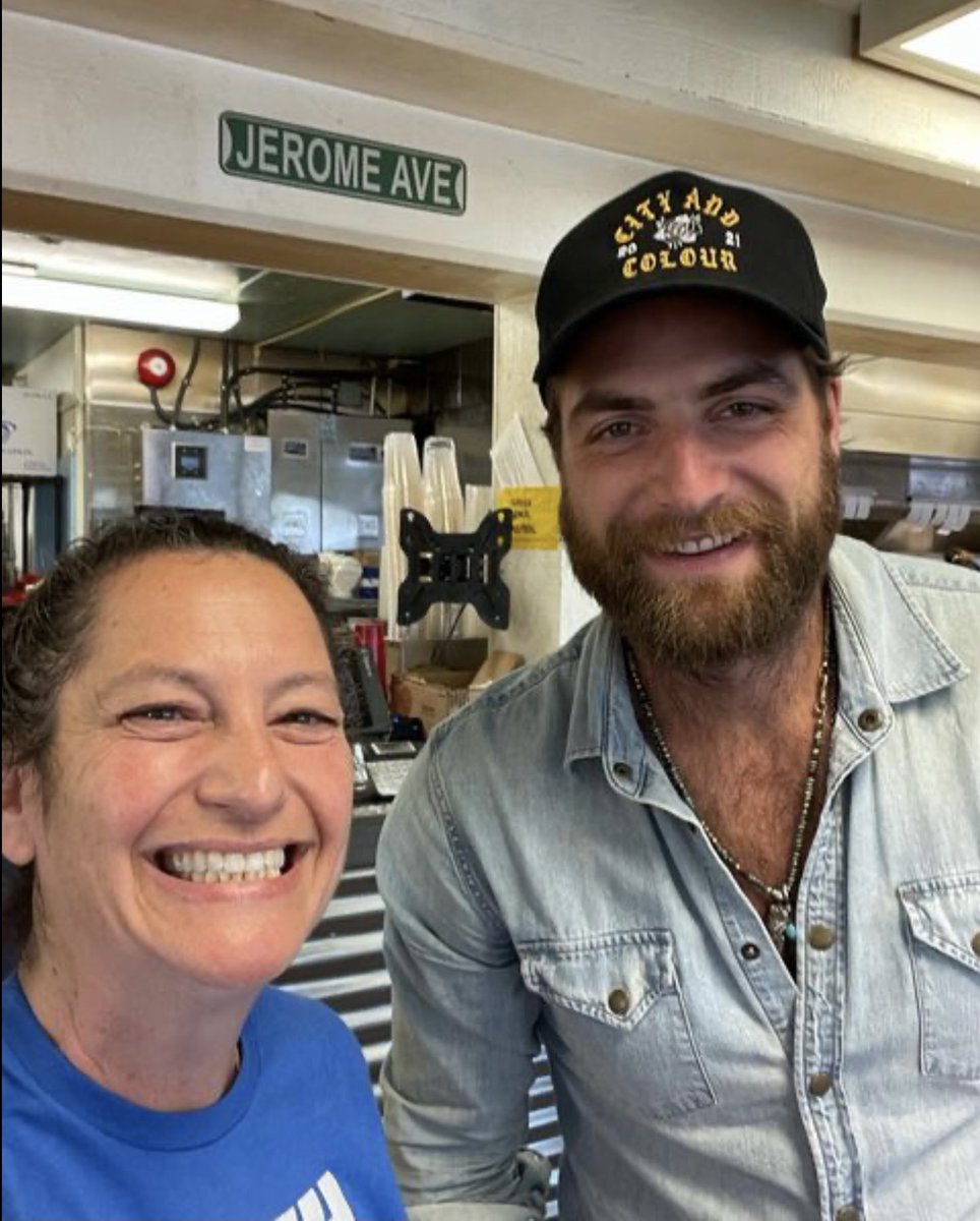 NoVa_Caps's tweet photo. Hey, I know that dude! Braden Holtby at Lazy Mikes in Falls Church, Va. today. (📷 @lazyMikes) https://t.co/CcZ1VSOQEU