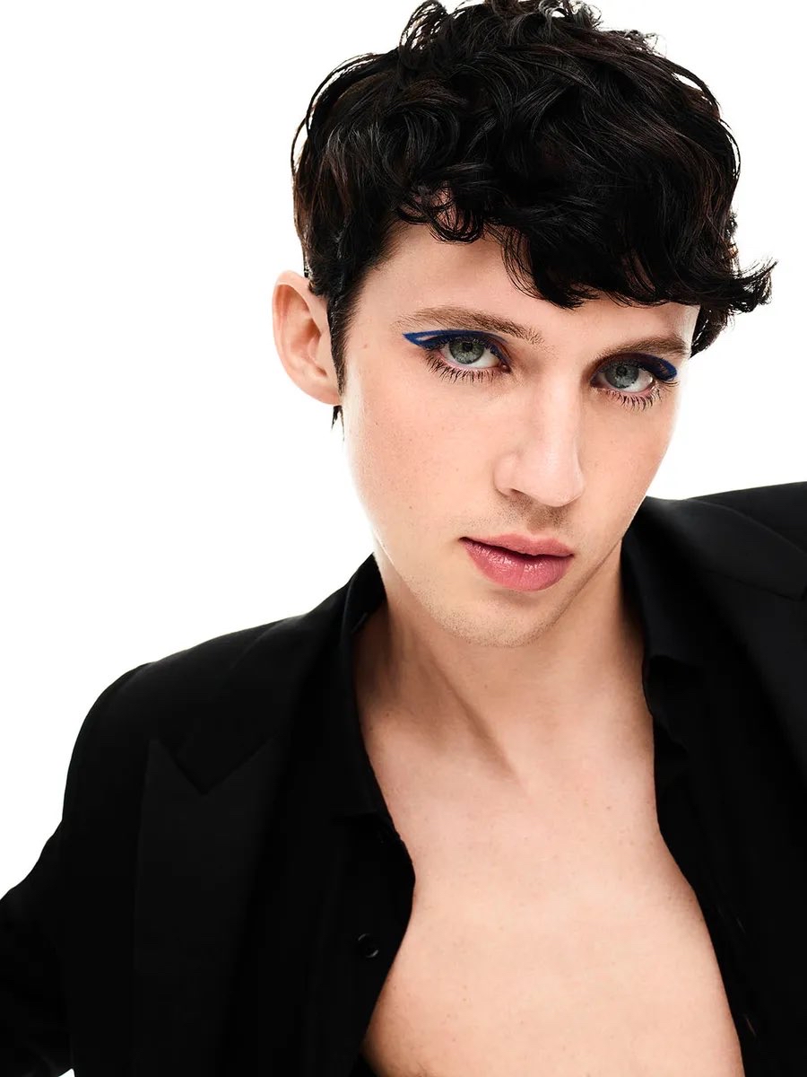PopCrave's tweet photo. .@TroyeSivan looks amazing as the newest ambassador for @YSLBeauty. https://t.co/p8NpzDbuQ4