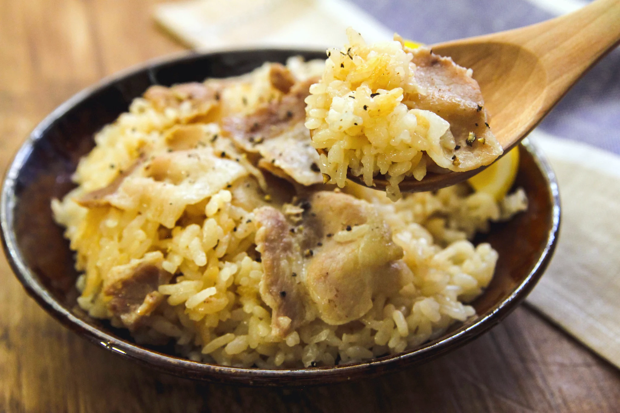 お箸が止まらない美味しさ？！1合のお米があっという間に消えていくという、豚バラ肉の「炊き込みご飯」レシピ！