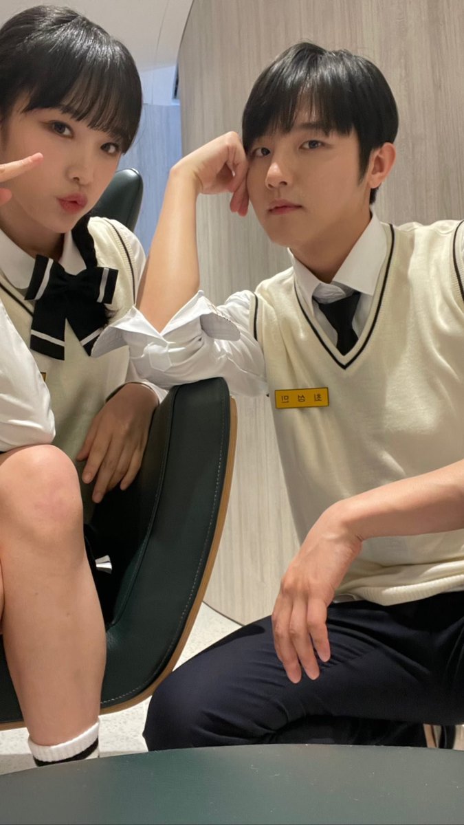 yena_mina's tweet photo. 🥊×💥

 #예나 #YENA #최예나 #근친상간 #최성민 #SUNGMIN #성민 https://t.co/YbbTeYQIde