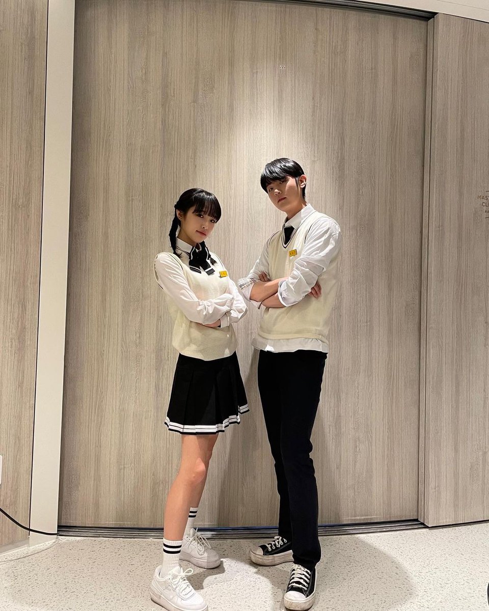 yena_mina's tweet photo. 🥊×💥

 #예나 #YENA #최예나 #근친상간 #최성민 #SUNGMIN #성민 https://t.co/YbbTeYQIde