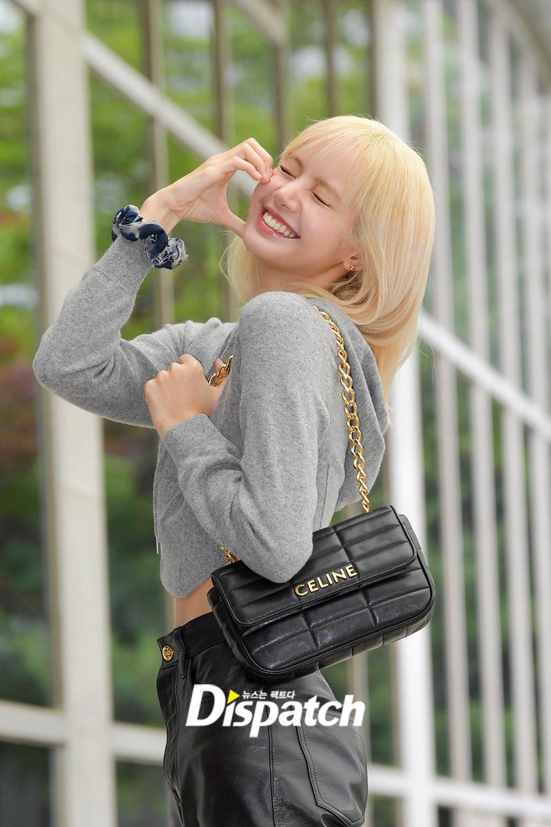 น่ารักมากๆ เป็นคนที่ใช้คำว่าน่ารักได้โคตรเปลืองเลย TT