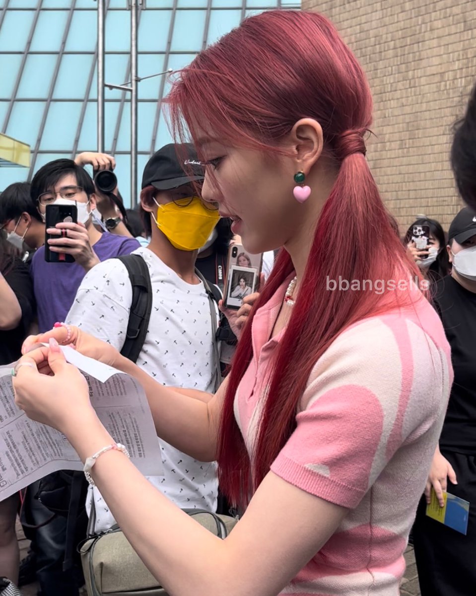 bbangsells's tweet photo. look who i saw today!! 🍒❤️ https://t.co/u2Pq5JZcVZ