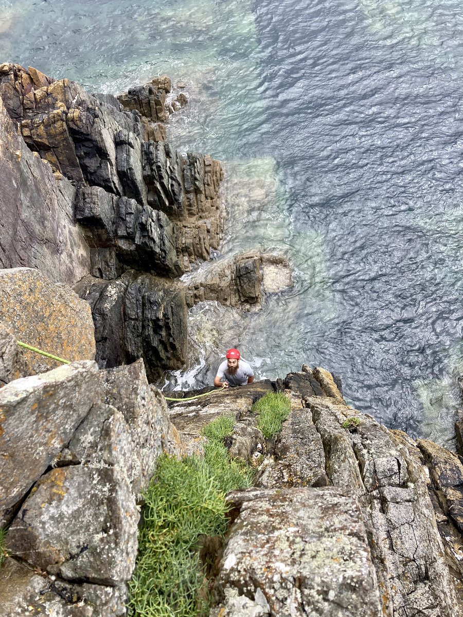 Some lovely days out guiding/teaching over the last month - Pembrokeshire has made it very easy - what a playground! 😍

<a href="/VisitPembs/">Visit Pembrokeshire 🏴󠁧󠁢󠁷󠁬󠁳󠁿</a> 🧗‍♂️🌊☀️

<a href="/the_AMI/">The AMI</a> @MT_Association <a href="/PembsCoast/">Pembrokeshire Coast National Park</a> 

#rockclimbing #pembrokeshire #coast #nationalpark #seaside #rockclimbs #wales