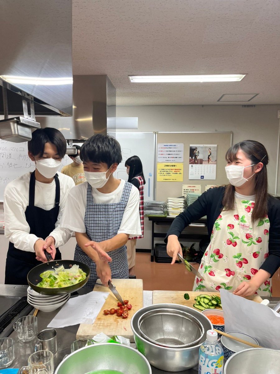lalalacook's tweet photo. #らくっくご飯
今週の活動では、
・ベーコンとレタスのレモン醤油冷製パスタ
・春雨中華サラダ
・メロンソーダゼリー
の3品を作りました〜！！
最近は梅雨とは思えないほど暑い日もありますが、涼しげな夏らしいレシピでした🍋 https://t.co/INS3A2aFd9