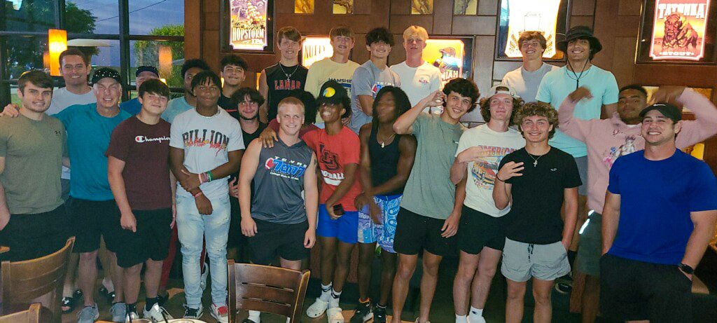 HFISD_Longhorns's tweet photo. Fun fact: Food taste better when your team is winning. Especially after going 3-0 in pool play at the 7-on-7 State Tournament!

Huge shoutout to @bjsrestaurants for the great food and wonderful hospitality to our coaches and student-athletes. We greatly appreciate it
@saphirec98 https://t.co/Re9OKsJEB1