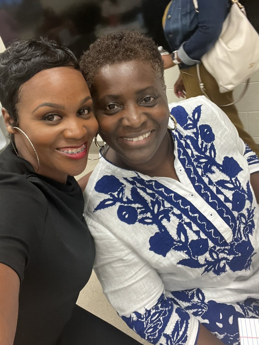 DrTSpencer's tweet photo. Me and THE Principal Eulonda Washington- My (work and life) coach. 😂 #APSLeadershipDevelopment #LOVEmeSomeHer 🥰💕 https://t.co/nEaQNI6als
