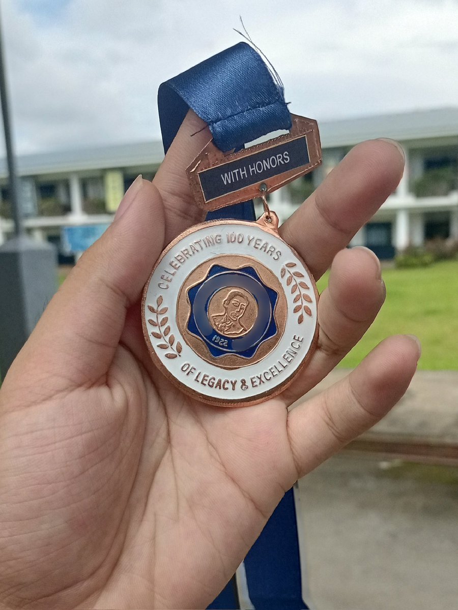 wtbchewy's tweet photo. your oomf completed grade 9 with honors ! 💗🫶 https://t.co/kaVapQgqWZ