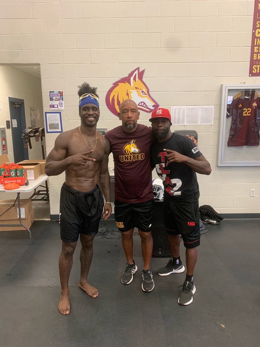 BmtUnitedFtbl's tweet photo. Huge thanks to Beaumont’s Own Tony Brown (@2TonyBrown / @Colts) and Ivory “Chopper” Williams for stopping by & talking to our Student-Athletes. Wow, Thank you you both so much!
#HaveVision
#WolvesTalk
#HardWorkPaysOff https://t.co/0luSmCxlZ7