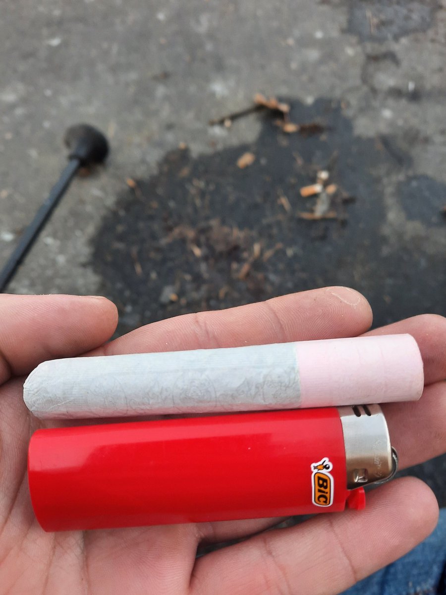 Stondridr's tweet photo. I have been a daily smoker of marijuana for quite some time to help with medical symptoms. Due to this I have spent the last 6 months working on a rolling technique that seems to produce very dependable quality joints and blunts of all shapes and sizes. Here are some examples. https://t.co/3BGb4FopmC