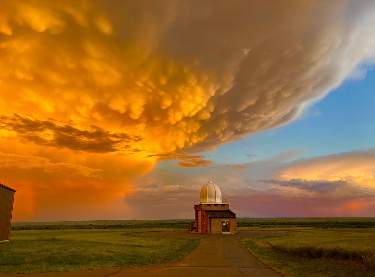 NWSGlasgow's tweet photo. We were treated to quite the view at the office this evening, including some mammatus clouds! 

Scattered showers and thunderstorms will continue to move northeast across the area tonight. Look for a mostly dry, cooler and breezy day tomorrow.  #mtwx https://t.co/uyyhw87eTA