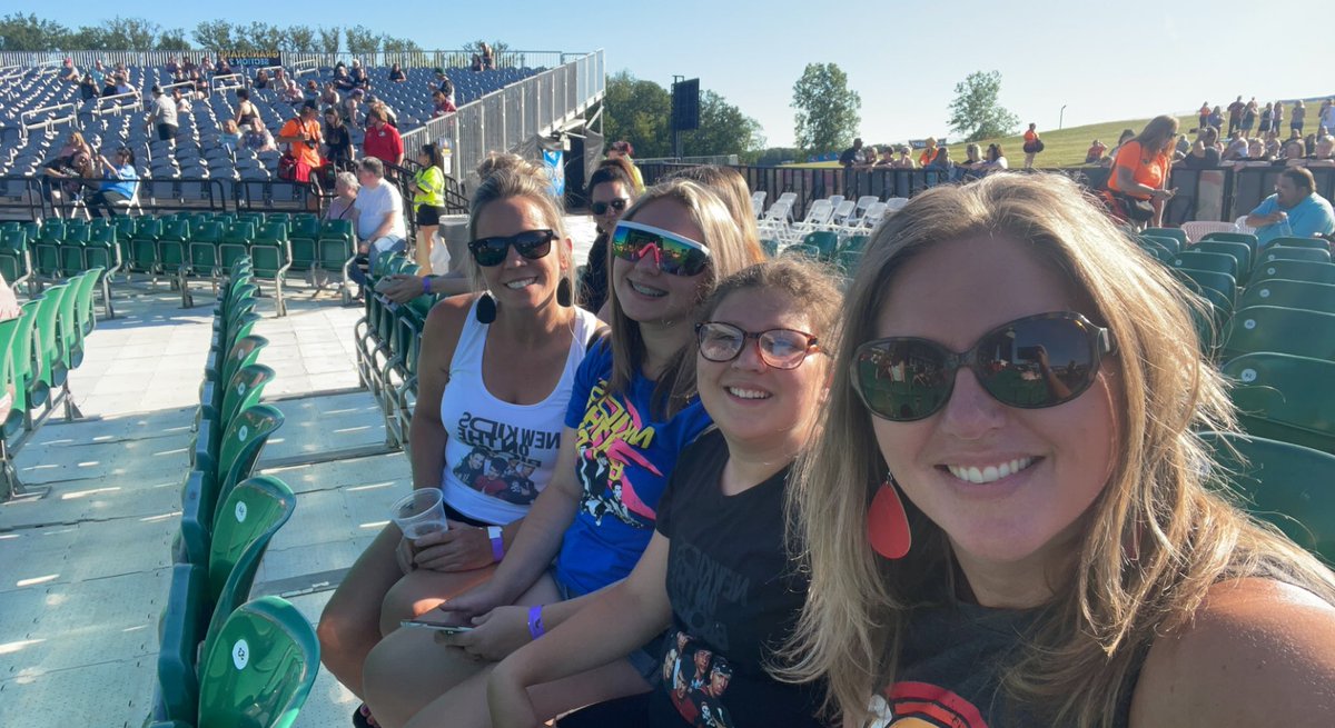 mweller129's tweet photo. NKOTB, En Vogue and Salt n Peppa #MixtapeTour2022 https://t.co/YcMCQn3rrV