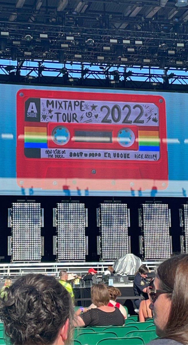 mweller129's tweet photo. NKOTB, En Vogue and Salt n Peppa #MixtapeTour2022 https://t.co/YcMCQn3rrV