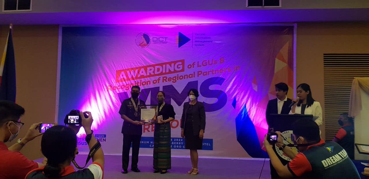 cordsrx's tweet photo. TAN-AWA: 4th Infantry "Diamond" Division nakadawat ug recognition gikan sa DICT-10 para sa ilang tabang ug supporta sa pagpatuman sa Vaccine Information Management System in Region 10 luyo sa hagit sa pandemya.

#CORDSX
#AFPyoucanTRUST
#PhilippineArmy
#KapayapaanParaSaLahat https://t.co/egVskt4joo