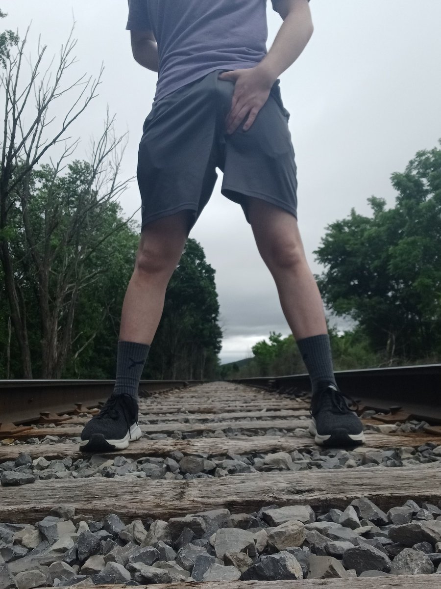 PayTheRealMan1's tweet photo. Went for a walk today, nice and hot and sweaty. Your gonna get down there right out where any one can see how patehtic you are offering me your cash to service my sexy young body.
#footmaster #feetworship #cashdom #cashmaster #malefeet #dombottom #domass #findom #alphamale https://t.co/MkfYjYBIbH