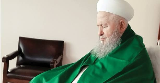 Ben nihân oldumsa âsârım nihân olmaz durur, Şânımı ahlâfa sıyt-i câvidânım söylesin. (M.Nâcî)

(Ben kabre girer, gözden gizlenirim ama eserlerim kalacaktır. Bizden sonra gelecek nesillere bu bâkî kalacak olan sesim söylesin.)