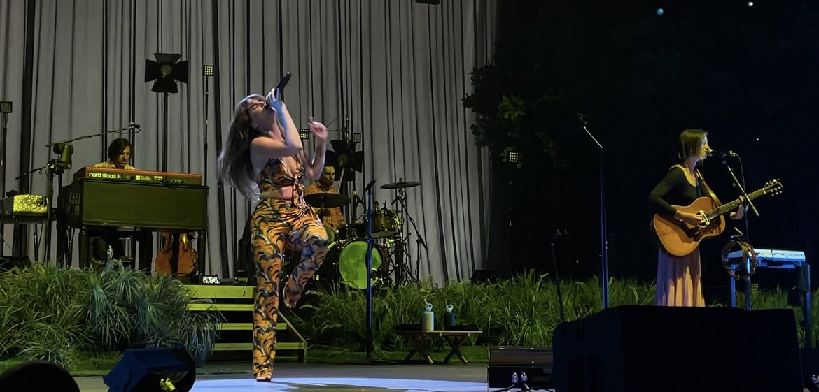 <a href="/MarenMorris/">Maren Morris</a> is a QUEEN 💜✨ such a fun night <a href="/cmacevents/">CMAC</a>