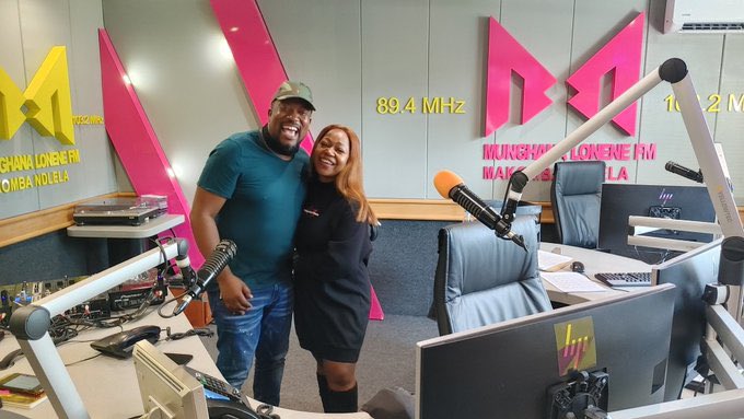 Munghana's tweet photo. Community weeeeeeee 📣📣📣📣📣📣📣📣 Xipano xa @phaphamamlfm na @Djbrianrikhotso @ConnyMikateko hi vuhumelerisi bya @Djsoulcrusher se xi le moyeni. Sungula mahelo ya vhiki hi n’wayitelo, vuxokoxoko na mafenya. #MakombaNdlela https://t.co/bHRv9ZfBJB