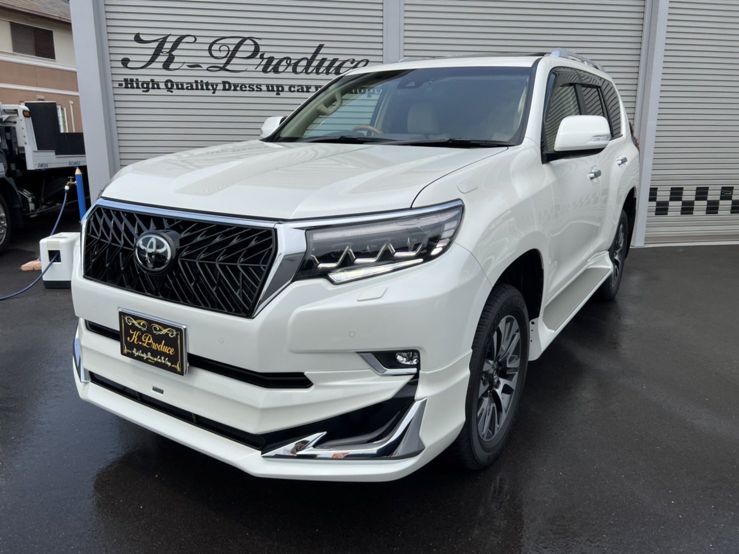 ランドクルーザープラド三眼ヘッドライト