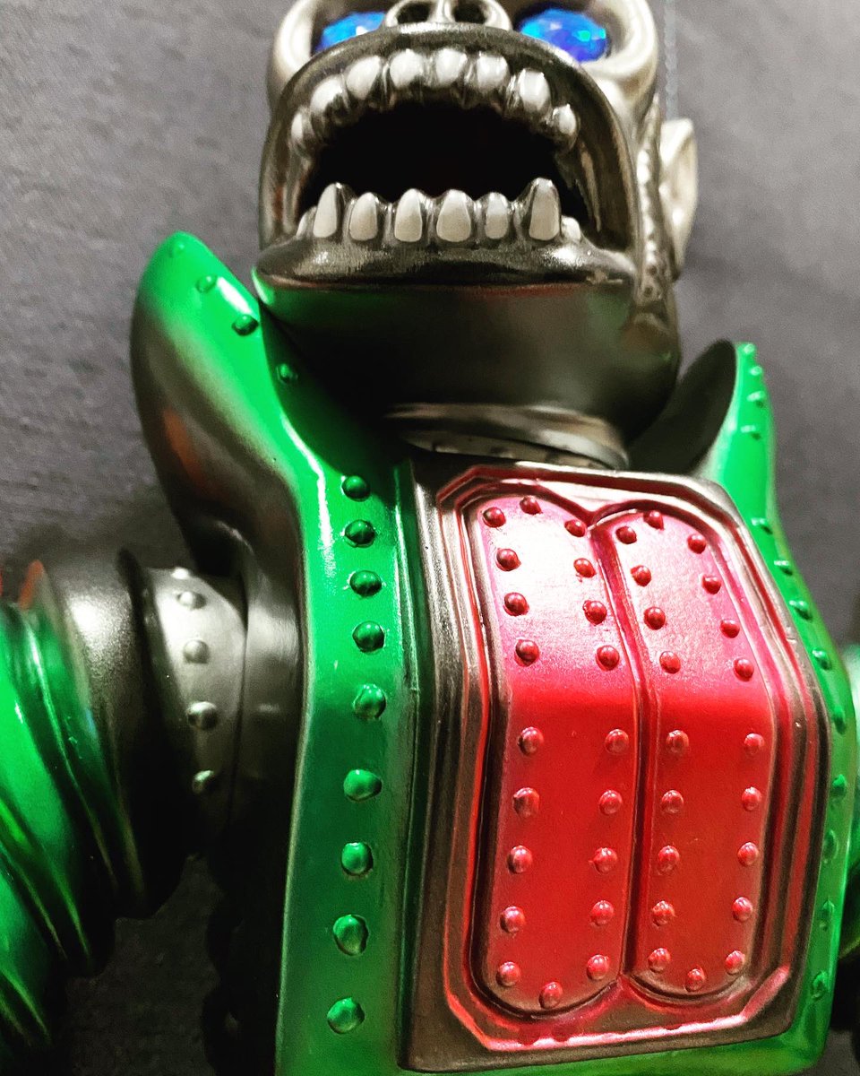 calfkicktokyo's tweet photo. 注文していたマシンゴリラついに届いた!ちらほら届いている投稿を見かけてまだかまだかと思ってました。エトワールバニーと並べてもこれだけ大きい。
#sofvi #sofvitoy #sofubi #ソフビ #ソフビコレクション #ソフトビニール #toy #art #mermit #マーミット #planetearth #プラネットアース https://t.co/qiM1VqnNFP