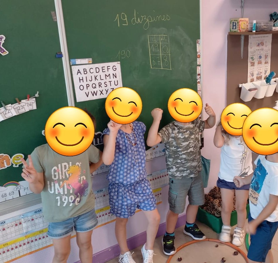 Quelle équipe a le plus de dizaines ? Pommes de pin VS Marrons. En route vers le CP. #GS #dizaine #Cointervention <a href="/mathsenvie/">M@ths en-vie</a>
