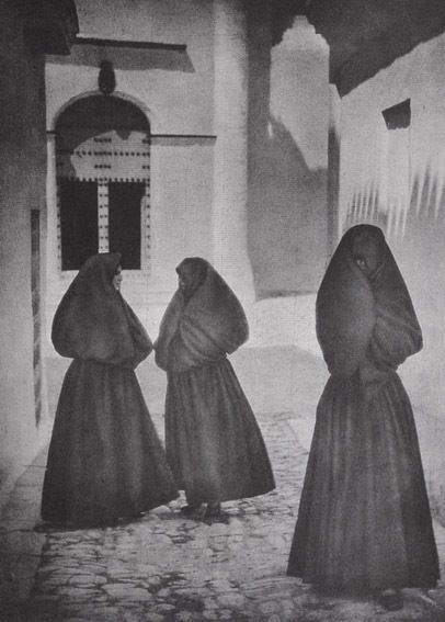 José Ortiz-Echagüe(1886-1980)
スペイン マドリードの写真家、起業家、軍事エンジニア。
宗教じみた暗い雰囲気がとてつもなくかっこいい。 