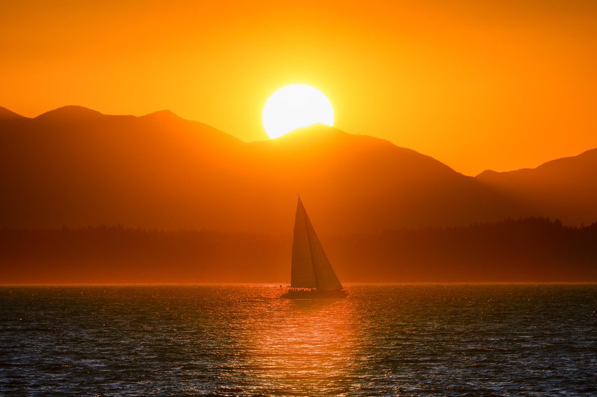 timdurkan's tweet photo. Tonight from Seattle; nothing fancy, just a summer sunset https://t.co/ogx4LrbDXi