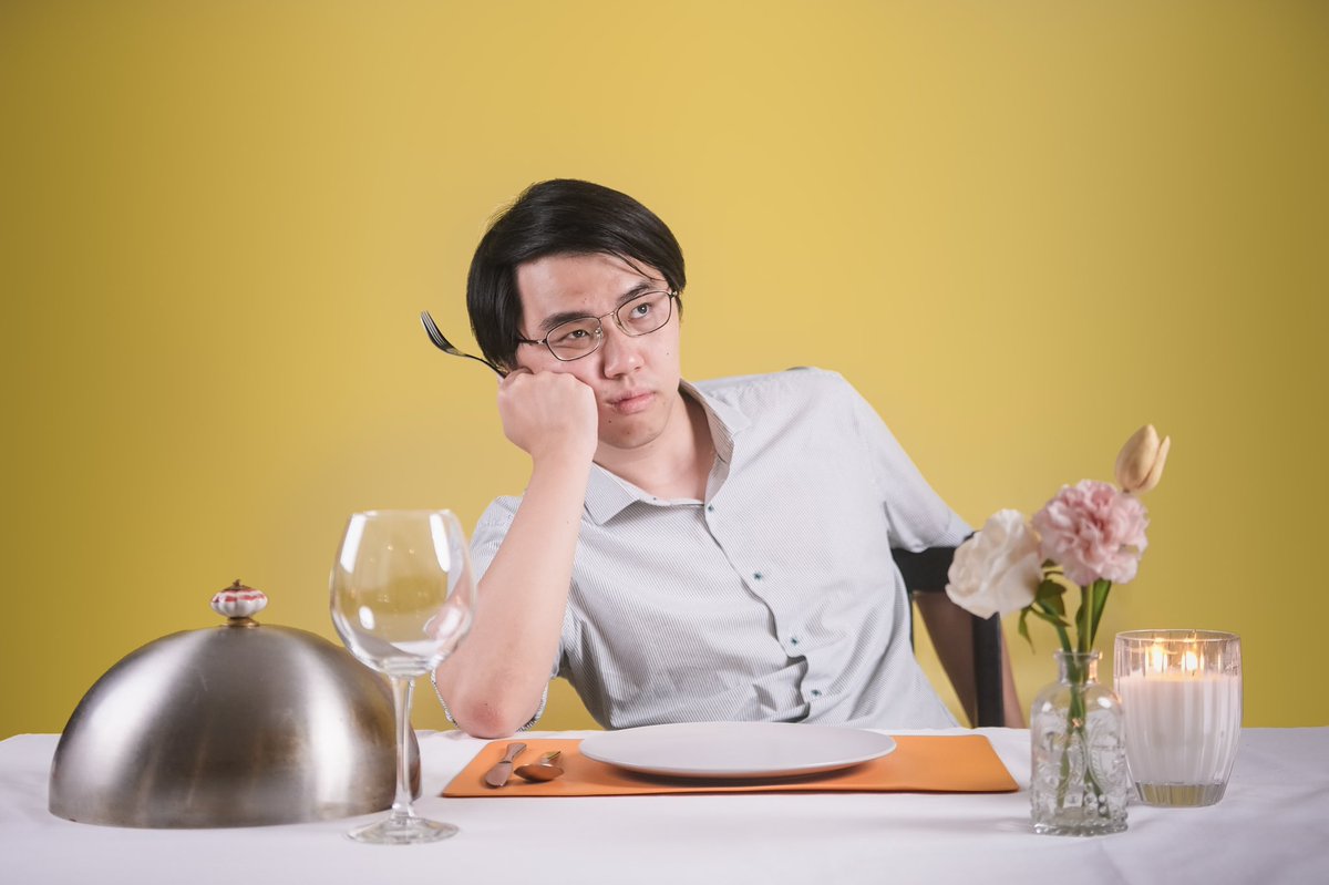 A track about refusing to acknowledge the mental and bodily damage that bad habits cause, ‘Beefy’ features gritty vocals, fuzzy guitars, and pulsating synths 🎸🍔

Stream the new single from Maneloren, out now: orcd.co/maneloren-beefy