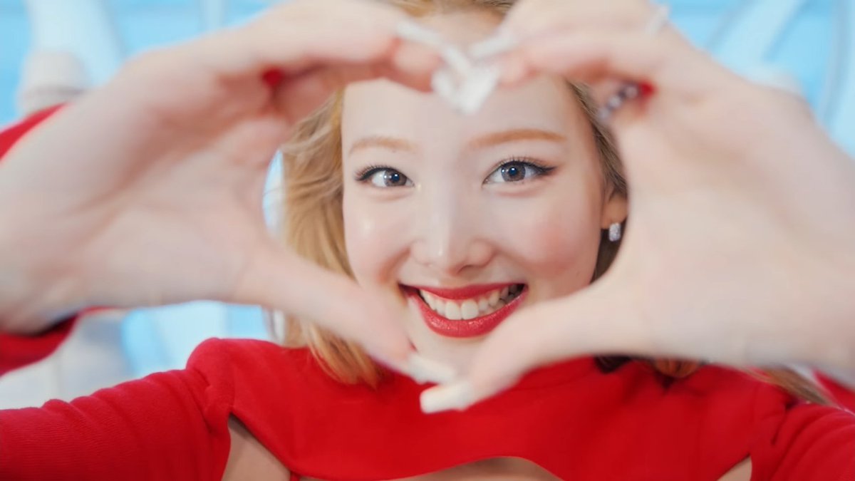 inyfeeds's tweet photo. IM NAYEON AND HER MILLION DOLLAR SMILE https://t.co/m1MYG9e9Nv