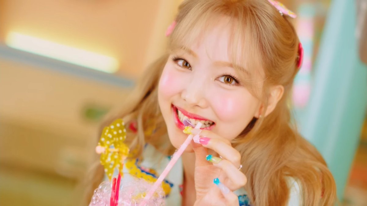 inyfeeds's tweet photo. IM NAYEON AND HER MILLION DOLLAR SMILE https://t.co/m1MYG9e9Nv