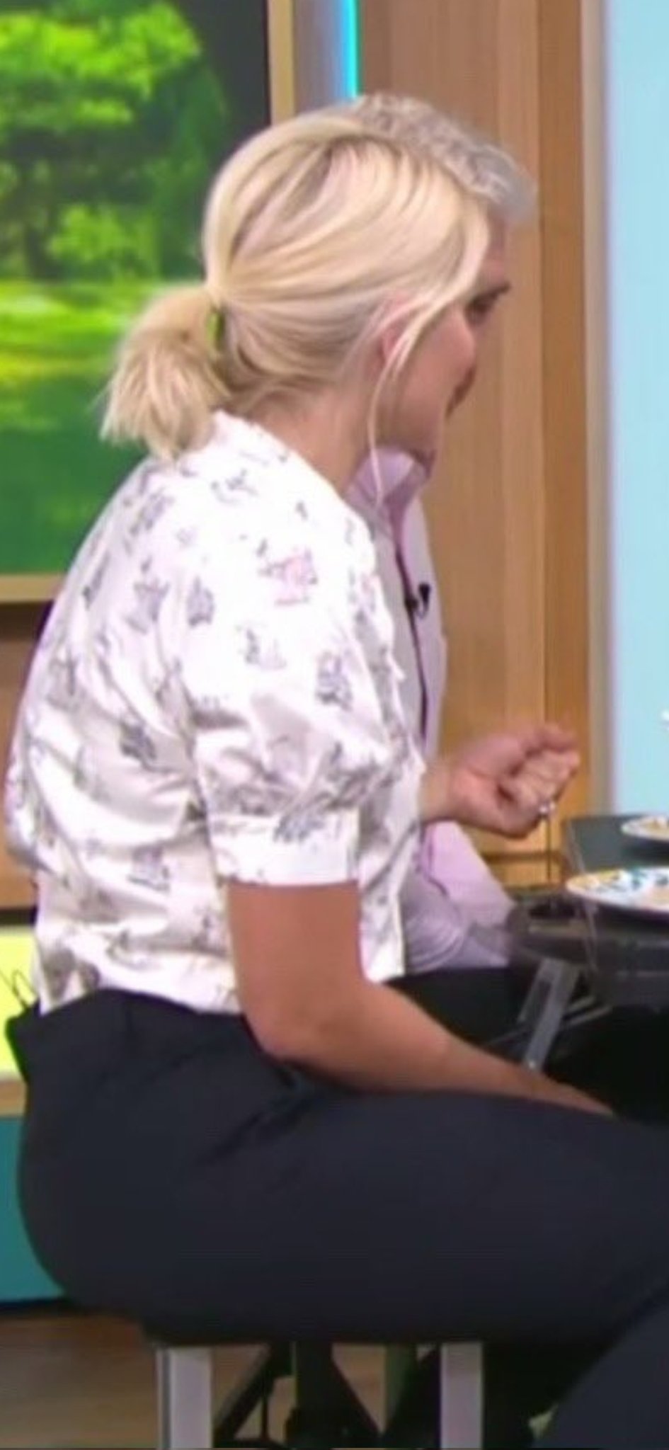 Holly Willoughbys Bum On Twitter I Do Love Holly Willoughby In 