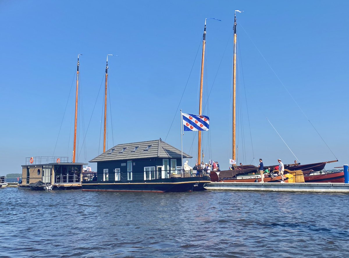 VaarHuis's tweet photo. ☀️ Prachtig weer in eigen land! Over 2 weken beginnen de zomervakanties ⛵️ Bekijk hier onze #lastminutes !                    

👉🏼 https://t.co/5O2gYhTVoy 

#vaarhuis #huisbootvakantie #friesland https://t.co/5BqNsbOijb