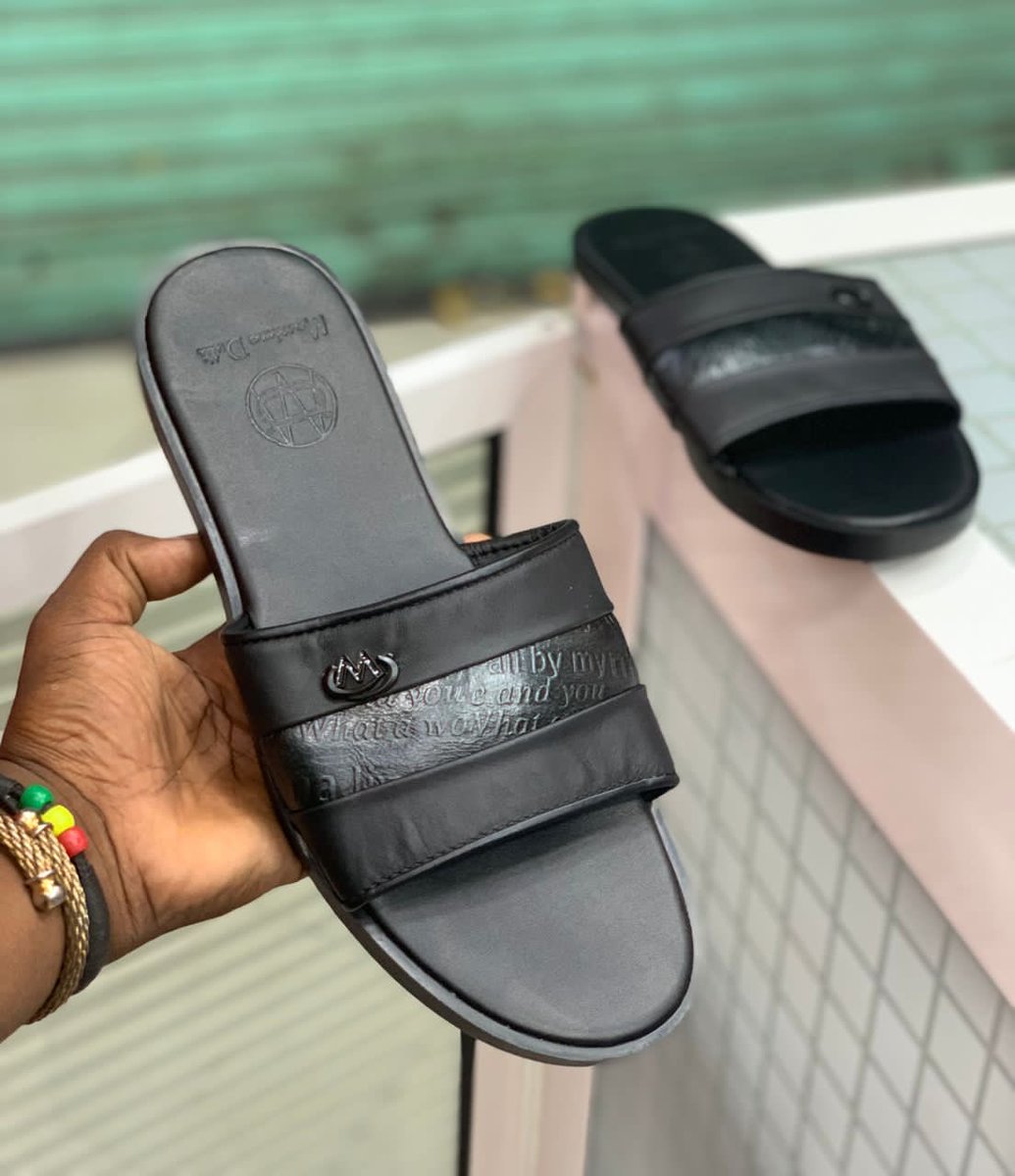JimmyDionis's tweet photo. Sandals size 40-45 price 45000 https://t.co/jSGn48WrK1