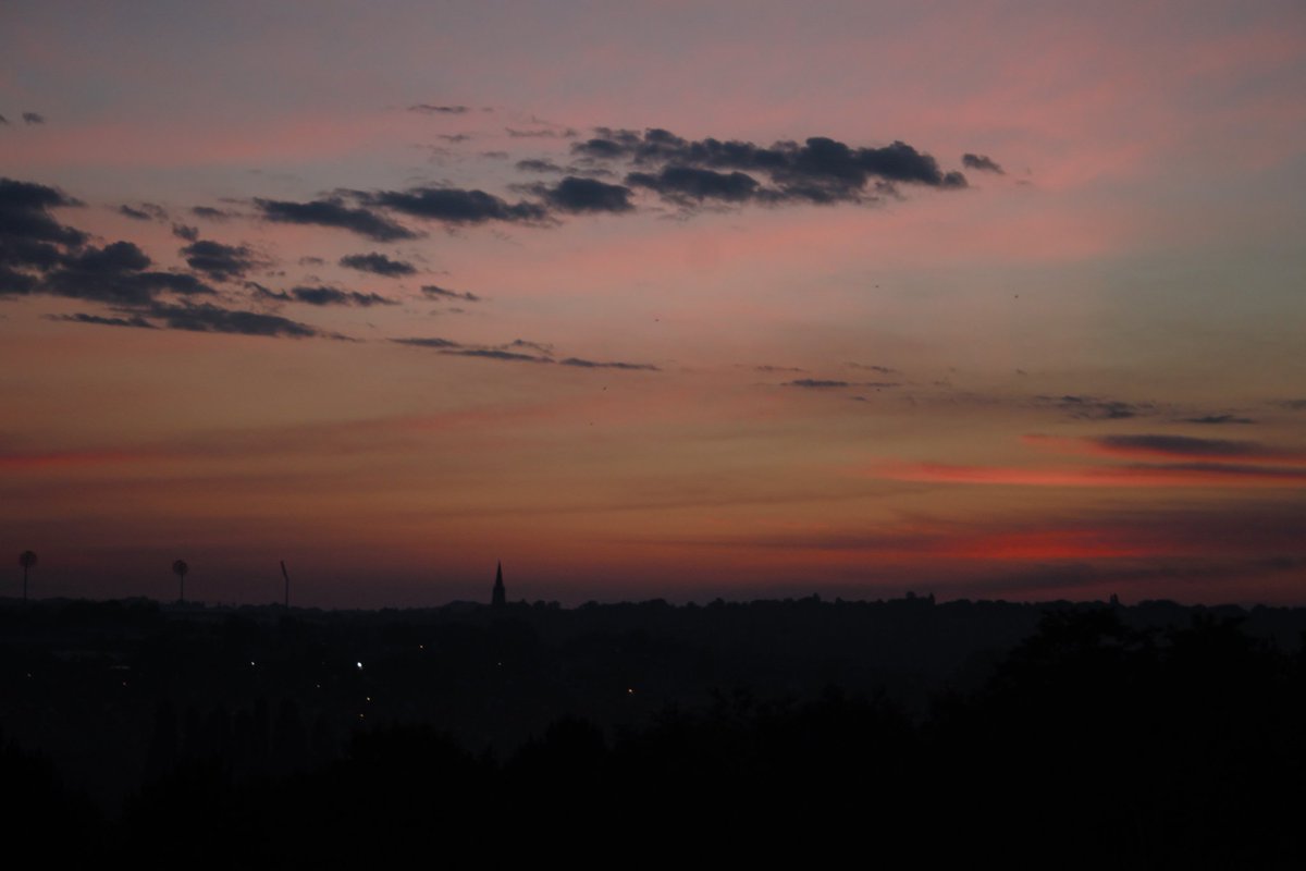 BatRachy's tweet photo. Pink to gold ✨️
#ArmleyIsBeautiful https://t.co/Jx6lenidLs