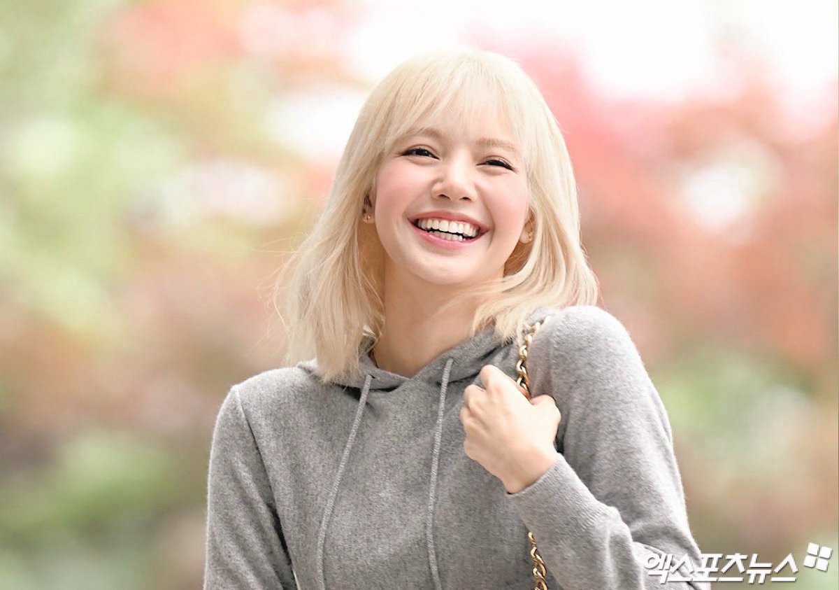 babylalisalloud's tweet photo. ยิ้มสดใสมาก ยิ้มเผื่อคนทั้งโลกเลยเด็กน้อย นุ่มฟูมากเลย

#SafeflightLalisa https://t.co/PoeKtGAd0r