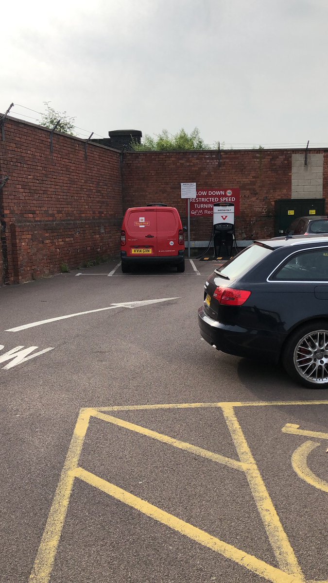 RacePicService's tweet photo. I’m getting more and more fed up of seeing @RoyalMail vans parking badly. Here we see in increasingly common sight; a postie who thinks his diesel van is actually an #ElectricVehicle and has #iced an @InstaVoltUK rapid charger. #baddriversuk https://t.co/o6c0hZhVXq