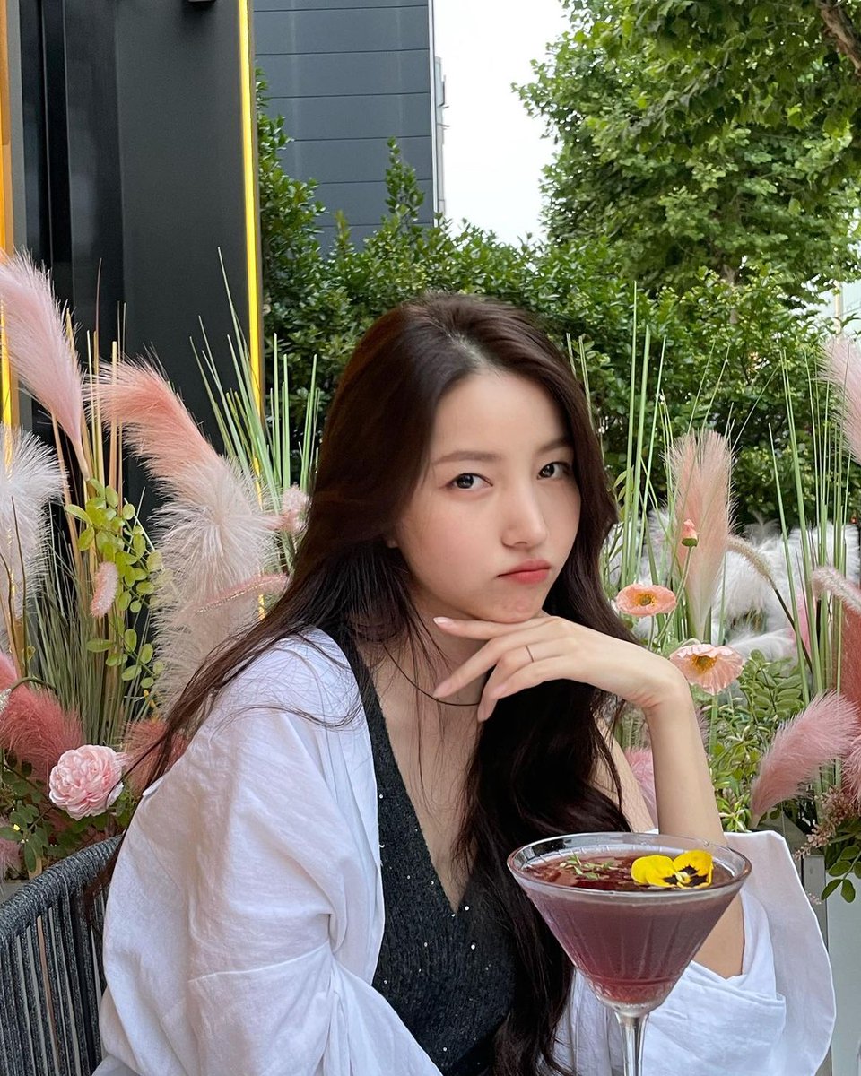 GFS_backup's tweet photo. [PIC] 220624 - Kim Sojeong (onedayxne) post

🦊💐🍸

🔗https://t.co/kp5HcUflpU

#여자친구 #GFRIEND #소원 #SOWON #김소정 #KIMSOJEONG https://t.co/xfL1RAOEwL