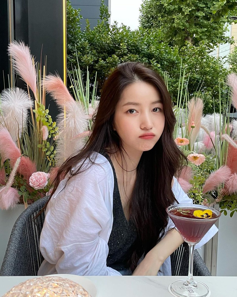 GFS_backup's tweet photo. [PIC] 220624 - Kim Sojeong (onedayxne) post

🦊💐🍸

🔗https://t.co/kp5HcUflpU

#여자친구 #GFRIEND #소원 #SOWON #김소정 #KIMSOJEONG https://t.co/xfL1RAOEwL