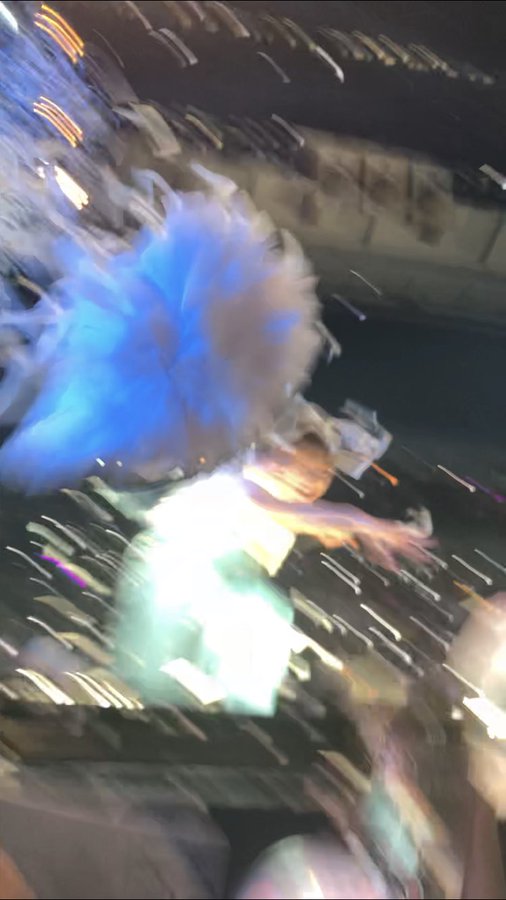 chankiroid's tweet photo. minghao throwing confetti at a carat will always be iconic https://t.co/69rOUF8XZN