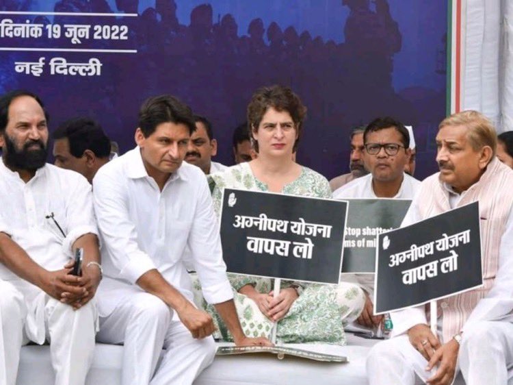 A_Megs's tweet photo. @ActivistSandeep First he needs to understand the country and it’s people, first step could be to get the spelling right of what you are protesting against (scheme samajhna could be perhaps 4th or 5th step) https://t.co/KFrtFs6o2H